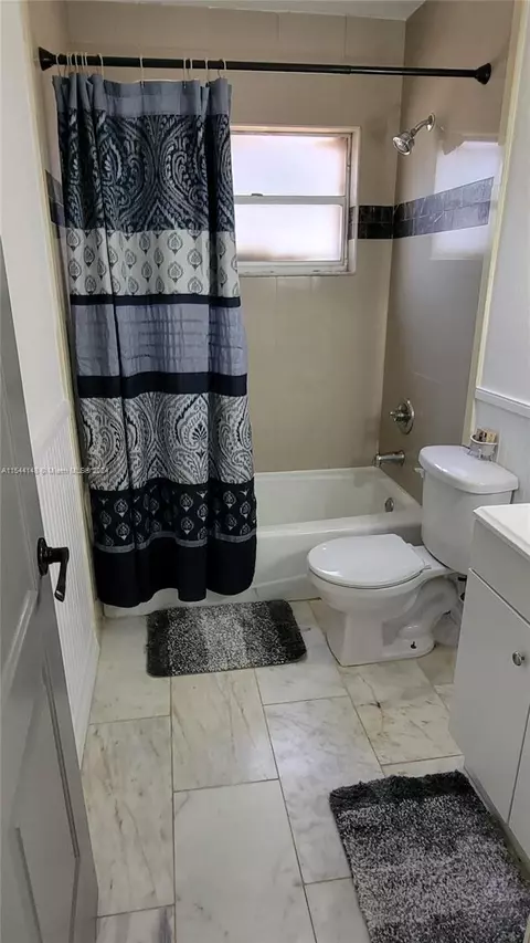 Bath - 108 Mitchell Dr, Brandon, FL 33511 photo 3 of 4