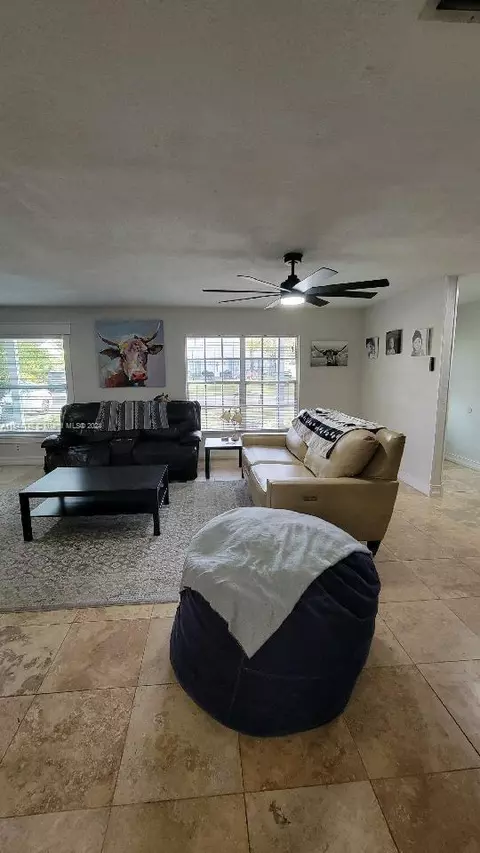 Living - 108 Mitchell Dr, Brandon, FL 33511 photo 1 of 2