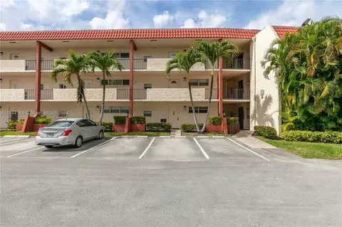 9511 N Hollybrook Lake Dr #106, Pembroke Pines, FL 33025