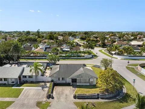 12250 SW 203rd Ter, Miami, FL 33177