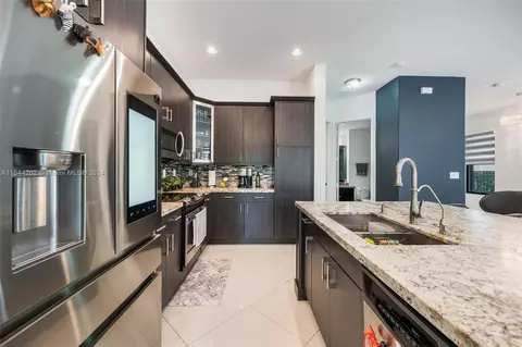 Kitchen - 9727 W 34th Ln, Hialeah, FL 33018 photo 2 of 4