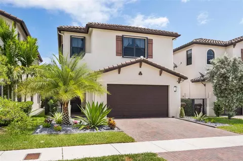 Exterior - 9727 W 34th Ln, Hialeah, FL 33018 photo 2 of 5