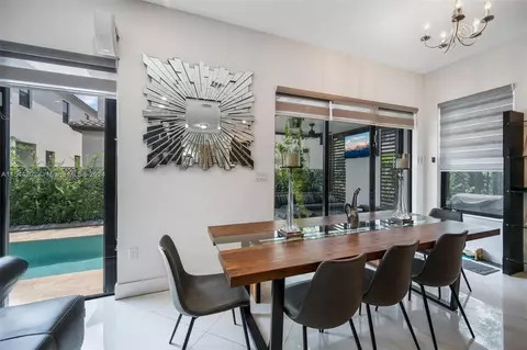 Dining - 9727 W 34th Ln, Hialeah, FL 33018 photo 1 of 1