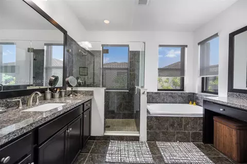 Bath - 9727 W 34th Ln, Hialeah, FL 33018 photo 2 of 6