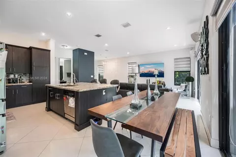Kitchen - 9727 W 34th Ln, Hialeah, FL 33018 photo 4 of 4
