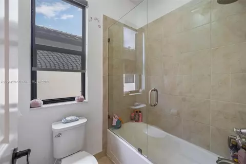 Bath - 9727 W 34th Ln, Hialeah, FL 33018 photo 6 of 6