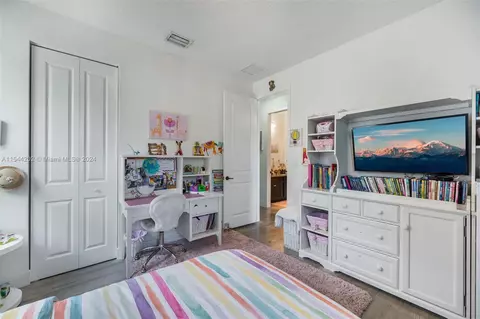 Bedroom - 9727 W 34th Ln, Hialeah, FL 33018 photo 4 of 5