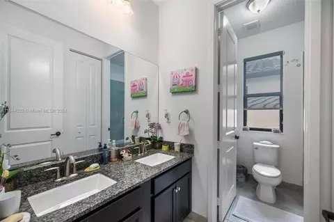 Bath - 9727 W 34th Ln, Hialeah, FL 33018 photo 5 of 6