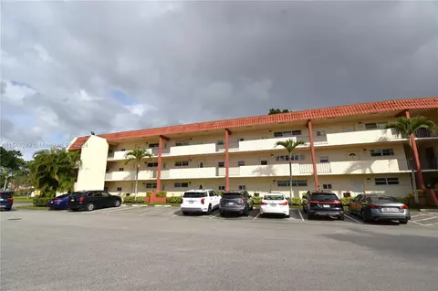 9200 N Hollybrook Lake Dr #208, Pembroke Pines, FL 33025