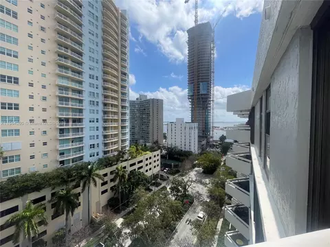 View/Area - 2501 Brickell Ave #1202, Miami, FL 33129 photo 2 of 8