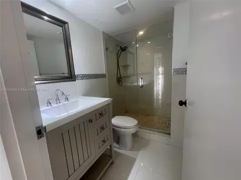 Bath - 2501 Brickell Ave #1202, Miami, FL 33129 photo 1 of 2