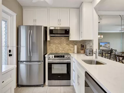 3500 NW 48th Ave #516, Lauderdale Lakes, FL 33319