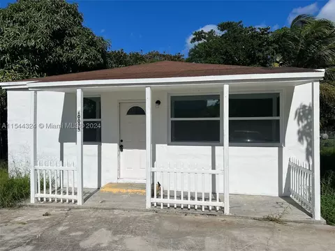 10075 W Jessamine St, Miami, FL 33157