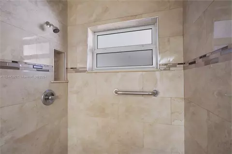 Bath - 1480 E Sample Rd #311, Pompano Beach, FL 33064 photo 3 of 4