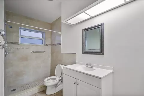 Bath - 1480 E Sample Rd #311, Pompano Beach, FL 33064 photo 2 of 4