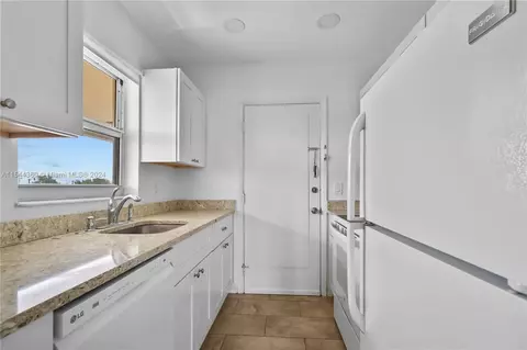 Kitchen - 1480 E Sample Rd #311, Pompano Beach, FL 33064 photo 1 of 4