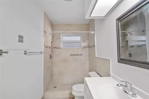 Bath - 1480 E Sample Rd #311, Pompano Beach, FL 33064 photo 1 of 4