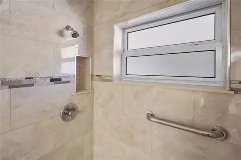 Bath - 1480 E Sample Rd #311, Pompano Beach, FL 33064 photo 4 of 4