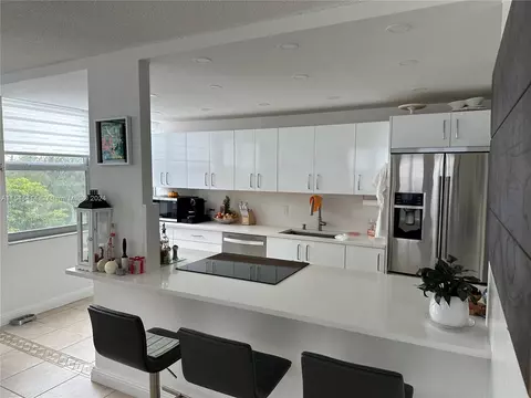 1300 NE Miami Gardens Dr #520E, Miami, FL 33179