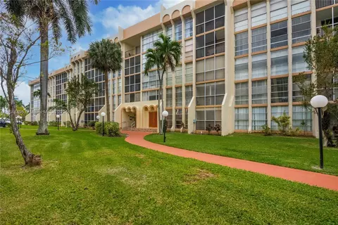 851 Three Islands Blvd #114, Hallandale Beach, FL 33009
