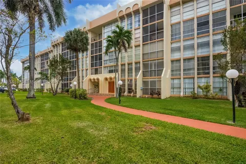 851 Three Islands Blvd #114, Hallandale Beach, FL 33009