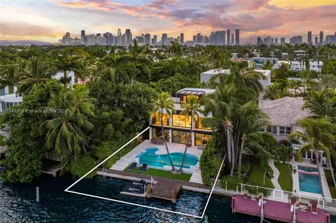 247 E Rivo Alto Dr, Miami Beach, FL 33139