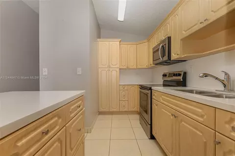 7500 W 29th Ave, Hialeah, FL 33018 photo 8