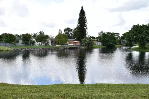 9360 Sunrise Lakes Blvd #101, Sunrise, FL 33322