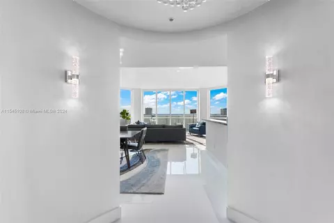 244 Biscayne Blvd #4008, Miami, FL 33132