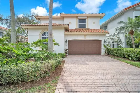 1060 Waterside Ln, Hollywood, FL 33019