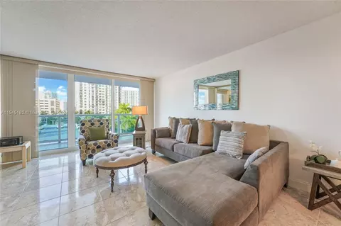 100 Bayview Dr #429, Sunny Isles Beach, FL 33160