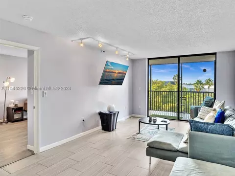 900 NE 195th St #507, Miami, FL 33179