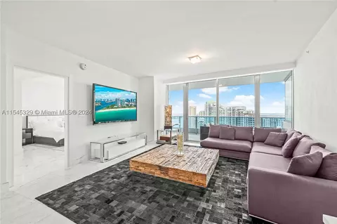 200 Biscayne Boulevard Way #3805, Miami, FL 33131
