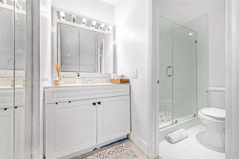 Bath - 440 E 23rd St #1209, Hialeah, FL 33013 photo 1 of 3