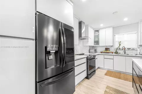 Kitchen - 440 E 23rd St #1209, Hialeah, FL 33013 photo 4 of 5