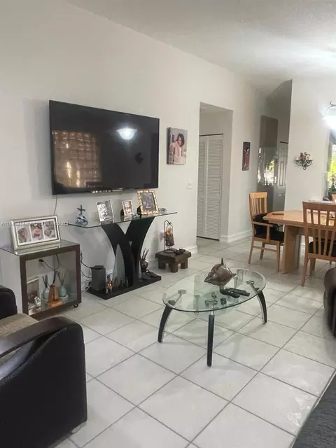 681 NW 78th Ter #206, Pembroke Pines, FL 33024