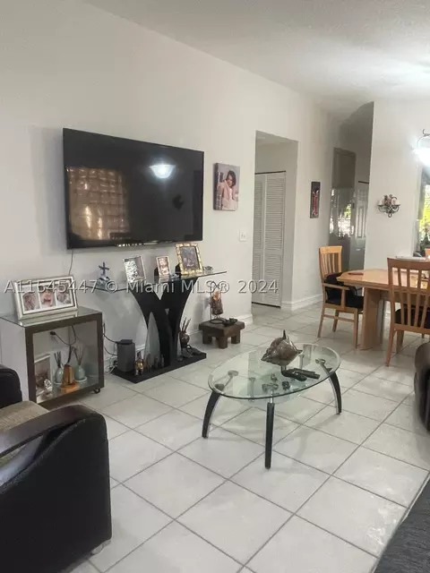 681 NW 78th Ter #206, Pembroke Pines, FL 33024