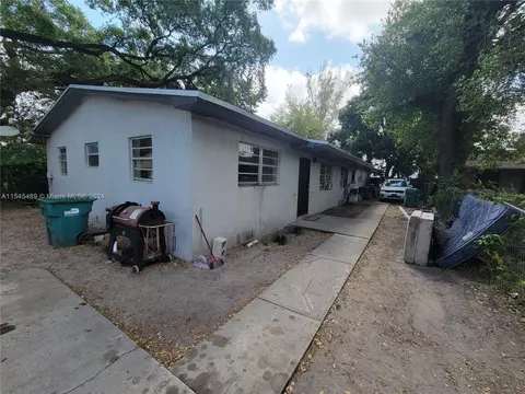 942 NW 80th St, Miami, FL 33150