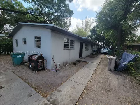 942 NW 80th St, Miami, FL 33150