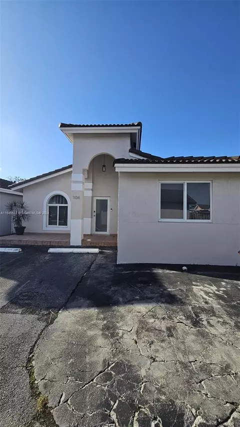 7001 W 35th Ave #104, Hialeah, FL 33018