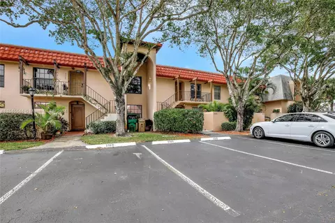 2525 SW 74th Ter #120, Davie, FL 33317