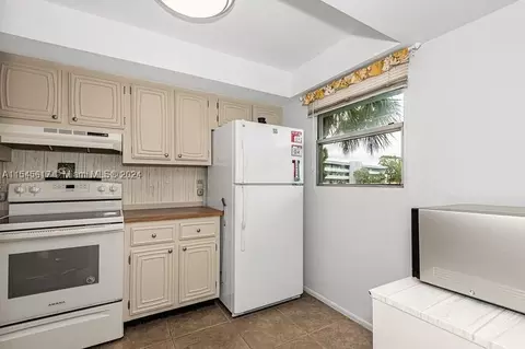 117 Royal Park Dr #2G, Oakland Park, FL 33309