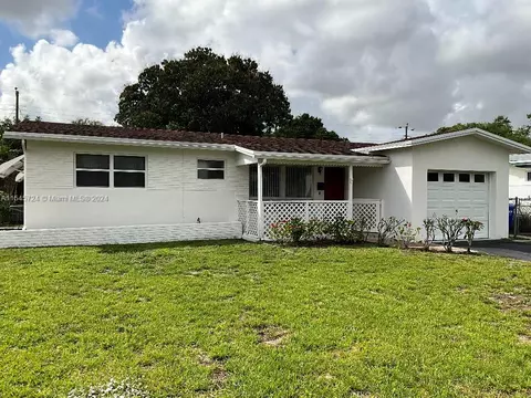 7040 SW 9th St, Pembroke Pines, FL 33023