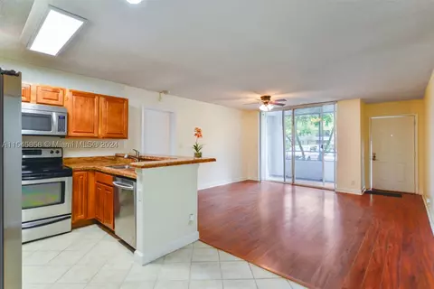 821 Lyons Rd #21103, Coconut Creek, FL 33063