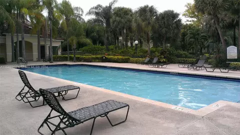 630 S Park Rd #211-3, Hollywood, FL 33021