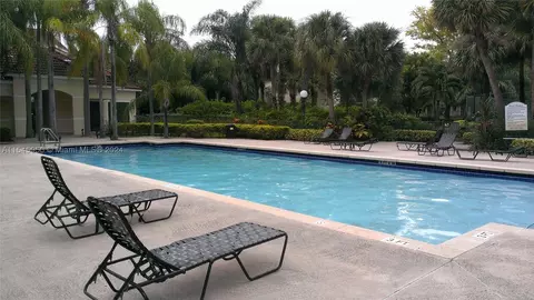 630 S Park Rd #211-3, Hollywood, FL 33021