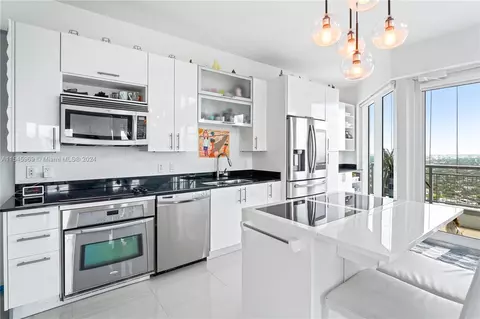 Kitchen - 60 SW 13th St #4013, Miami, FL 33130 photo 2 of 3