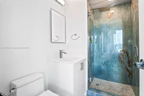 Bath - 60 SW 13th St #4013, Miami, FL 33130 photo 4 of 4