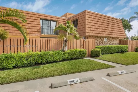 2600 Garden Ct, Hollywood, FL 33026