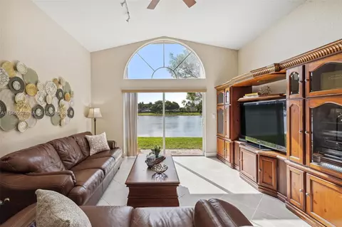 22042 SW 95th Pl, Cutler Bay, FL 33190